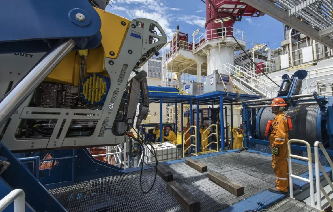 Fitch Ratings evalúa posible mejora en calificación de Pemex tras reclasificación como empresa pública